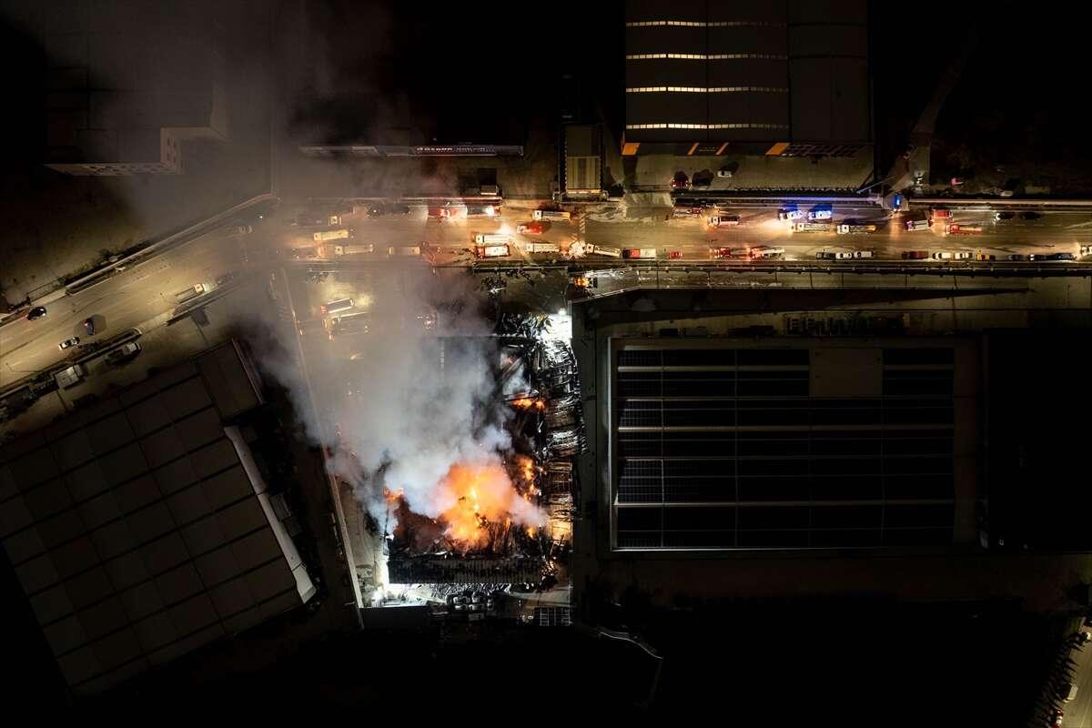 OSB’deki fabrikada çıkan yangın 5 saatte söndürüldü 15